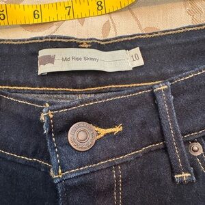 Levi's Dark Blue Mid Rise Skinny Jeans